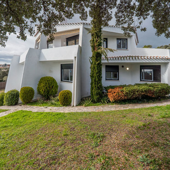 MEDITERRANE VILLA MIT NEU RENOVIERTEM INNENPOOL