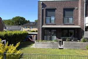 Neuwertiges energieeffizientes Reiheneckhaus in ruhiger, familienfreundlicher Lage – Ulmenweg 24, 23869 Stormarn (Kreis) – Vorschaubild 1