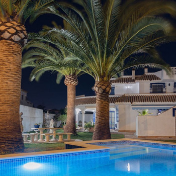Chalet zum Verkauf in Parque Andaluz, 5 Schlafzimmer.