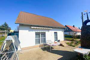 ATTRAKTIVES EINFAMILIENHAUS MIT POOL, GARTEN UND SONNENTERRASSE – Mansfeld-Südharz (Kreis) – Vorschaubild 4