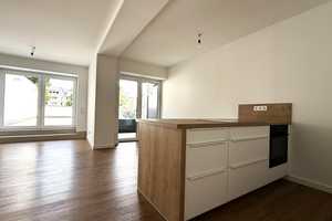 ERSTBEZUG - 2-Zimmerwohnung mit großer Dachterrasse und Einbauküche – Hohenzollernstraße 26, 40211 Düsseldorf – Vorschaubild 1