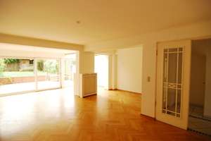 Familienhaus mit Garage, EBK, Balkon, großem Garten, Tresor, Glasdach und Panoramafenstern – 60487 Bockenheim, Frankfurt am Main – Vorschaubild 5