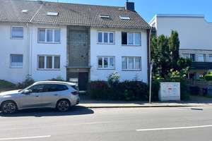 Mehrfamilienhaus mit 7 Garagen und Entwicklungspotenzial in Düsseldorf
