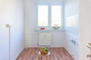 Nahe Parkanlage gelegene 2-Raum-Wohnung mit Balkon – Parkstr. 48b, 9120 Kapellenberg, Chemnitz – Vorschaubild 1