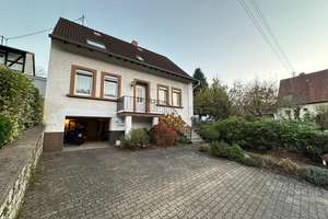+++Freistehendes, gepflegtes Ein-bis Zweifamilienhaus mit sonnigem Gartengrundstück, Photovoltaik... – Die vollständige Adresse der Immobilie erhältst du vom Anbieter., 66957 Eppenbrunn – Vorschaubild 1