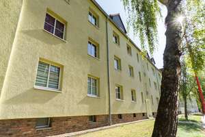 Schöne Dachgeschoss-Wohnung in zentraler Lage zu vermieten ! – Freiligrathstraße 10, 39218 Schönebeck (Elbe) – Vorschaubild 2