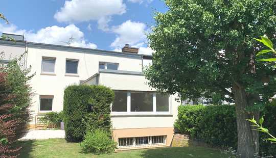 Bild von STILVOLL + GEMÜTLICH: Haus im Bauhausstil in naturnaher Lage von Bad Homburg