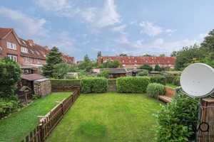 Zwei Haushälften vereint, umgeben von Gartenidylle und der Wärme eines offenen Kamins! Bezugsfrei – Kiel – Vorschaubild 3