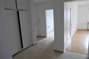 MZ-Kastel: Helle 2-Zimmer-Wohnung; modernes Wannenbad; Laminatboden; kleiner Balkon; Garage möglich – Die vollständige Adresse der Immobilie erhältst du vom Anbieter., 55252 Mainz-Kastel, Wiesbaden – Vorschaubild 20