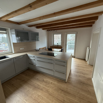 Großzügige 6-Zimmer Maisonette-Wohnung mit Balkon in Passau Neustift Garage Klima Pelletheizung FBH