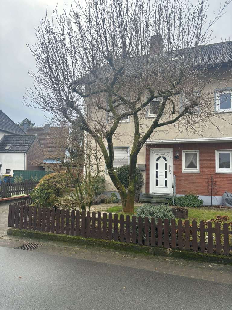 Immobilie in Gütersloh - Charmante Doppelhaushälfte zum Renovieren – ideale Gelegenheit! - Bild 0