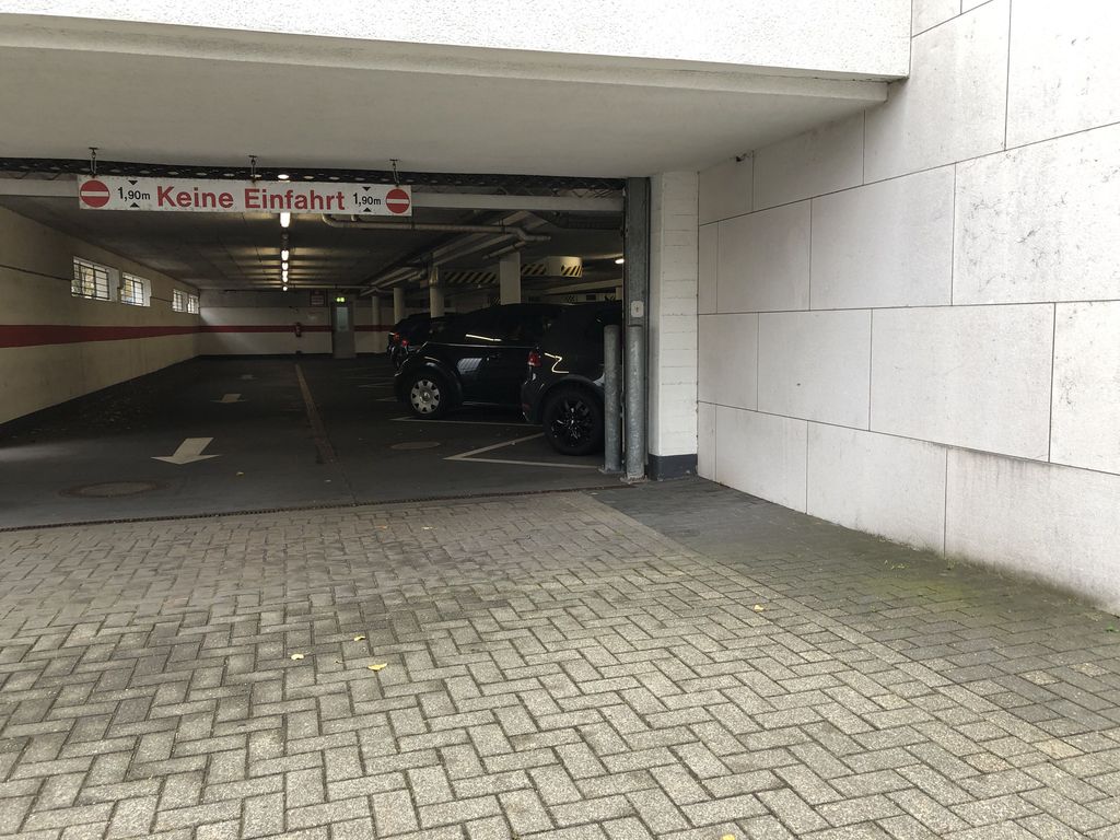LAGERFLÄCHE IN EINER TIEFGARAGE