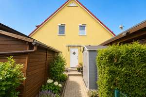 Gepflegte Doppelhaushälfte mit geschützter Terrasse für lange Abende – Die vollständige Adresse der Immobilie erhältst du vom Anbieter., 12623 Mahlsdorf, Berlin – Vorschaubild 25