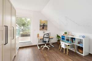 Innenpool, Sauna, Kamin, vier Bäder/WCs, Garage usw.: Fantastisches Ein-/Zweifamilienhaus in Hönow – Die vollständige Adresse der Immobilie erhältst du vom Anbieter., 15366 Hoppegarten – Vorschaubild 19