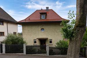 Charmantes Kaffeemühlenhaus nahe Wartberg mit Ausblick, sonniger Terrasse, Garten und Garage