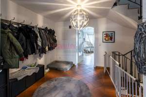 Bezugsfrei! Traumhaftes Einfamilienhaus mit Einliegerwohnung, neuer Heizung & PV-Anlage – Die vollständige Adresse der Immobilie erhältst du vom Anbieter., 85658 Egmating – Vorschaubild 3