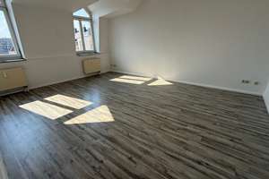 DG  + Aufzug  + moderner Boden + Bad mit Wanne + EBK – Bernsdorfer Straße 69, 9126 Bernsdorf, Chemnitz – Vorschaubild 1