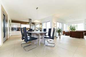 Moderne Architektenvilla - mit Aussenpool - A+- provisionsfrei – Löwenzahnweg 44, 50859 Köln – Vorschaubild 2