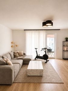 Hochwertige Neubauwohnung (2023) in Maikammer – Feldrandlage m. Schlossblick, A+ Energieeffizienz