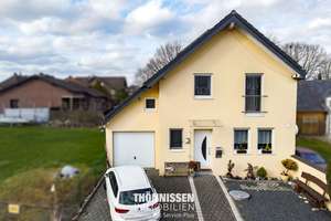 Familienfreundliches Einfamilienhaus mit Garten, Sauna und Garage in Heinsberg-Dremmen – Die vollständige Adresse der Immobilie erhältst du vom Anbieter., 52525 Heinsberg – Vorschaubild 1