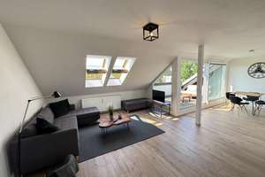 Modernes 2-Zimmer-Dachgeschoss-Apartment mit Dachterrasse & Stil