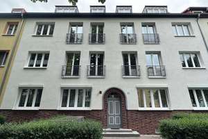Ca. 110m² Nutzfläche mit Balkon - schöne 2,5 Zimmer DG-Galerie Wohnung im Stadtteil Borntal
