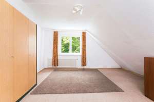 Großzügige Dachgeschosswohnung mit Ausbaureserve in attraktiver Dahlemlage - Provisionsfrei – Die vollständige Adresse der Immobilie erhältst du vom Anbieter., 14195 Dahlem, Berlin – Vorschaubild 9