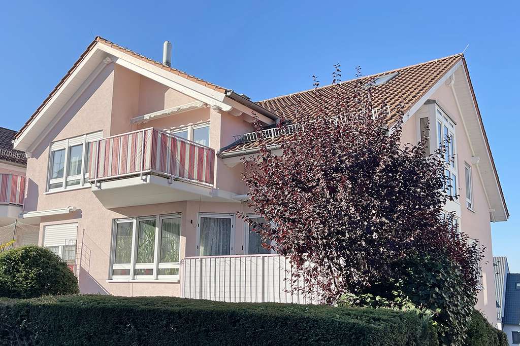 BÖBLINGEN - DACHGESCHOSS MIT TOLLER GALERIE, SÜDBALKON, GARAGE, EBK, SOFORT BEZIEHBAR.