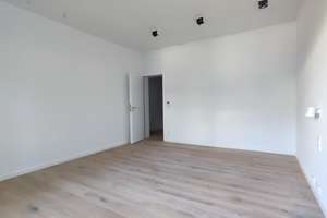 Großzügige Wohnung mit Balkon