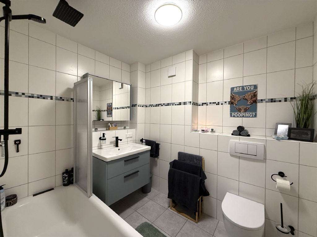 Immobilie in Ingelheim am Rhein - Großzügiges 2 Familienhaus mit 9 weiteren Fremdenzimmern in ruhiger Lage - Bild 3