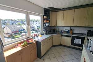 ++ Charmante 3-Zi.-Dachgeschosswohnung mit 2 Balkonen, Garage, 6-FH - zentral & ruhig Lage ++