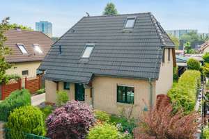 Einfamilienhaus in Marzahn - Inkl. Einbauküche, Fußbodenheizung, Rollläden, Garage, Treppenlift – Die vollständige Adresse der Immobilie erhältst du vom Anbieter., 12685 Marzahn, Berlin – Vorschaubild 3