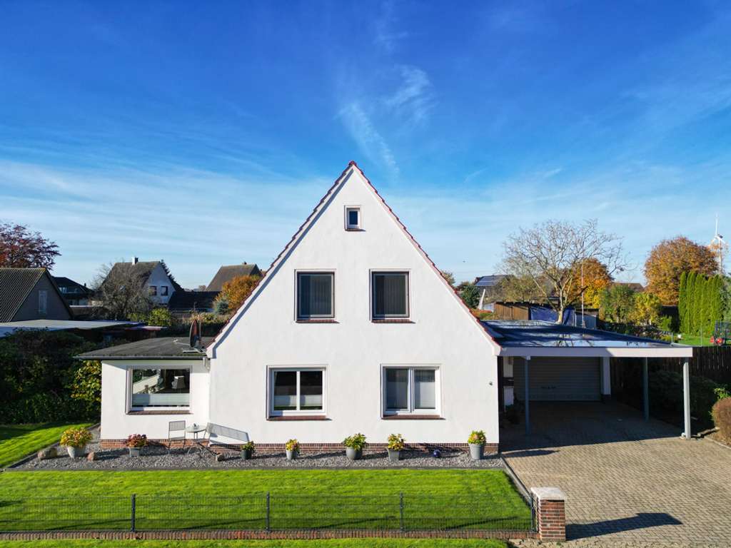 Immobilie in Ovelgönne - Wohnglück im Grünen – Charmantes Zuhause auf großzügigem Grundstück in Ovelgönne! - Bild 0