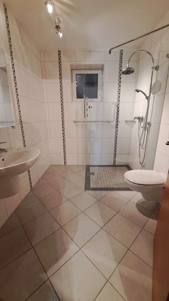 Immobilie in Sontra - Freistehendes Einfamilienhaus mit Gr. Gartengrundstück in Sontra - Bild 2