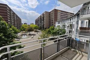 5,8 % IST-Rendite, renovierte 2 Zimmer Wohnung mit Balkon, EBK und Stellplatz – 4209 Grünau-Mitte, Leipzig – Vorschaubild 1
