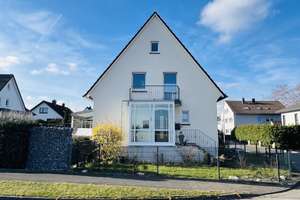 Wohnglück in guter Lage von Heidenoldendorf mit Doppelgarage und toller Einbauküche! – Die vollständige Adresse der Immobilie erhältst du vom Anbieter., 32758 Detmold – Vorschaubild 2