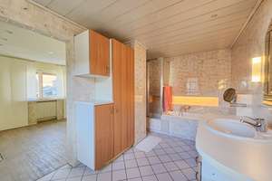 Haus mit Charakter & Nebengebäude – viel Potenzial für kreative Käufer – 60437 Nieder-Eschbach, Frankfurt am Main – Vorschaubild 12