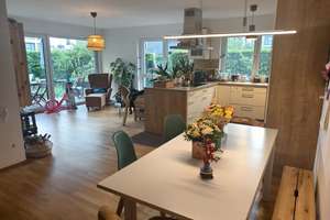 Erlanger Höfe: Lichtdurchflutete 4-Zimmer-Gartenwohnung im Herzen Erlangens – Die vollständige Adresse der Immobilie erhältst du vom Anbieter., 91052 Rathausplatz, Erlangen – Vorschaubild 1