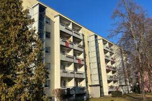 Neu renoviert: Familien-Wohnung mit Balkon & Lift