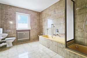 1 Wohnung im EG mit großem Garten und Garage ist frei, 3 Fam. Haus 270 m² WFl., gute Lage von Schwab – Schwabach – Vorschaubild 7