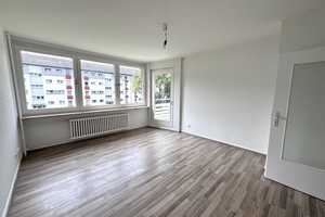 ** sanierte 3 Zimmer Wohnung mit Balkon im 1. OG ** – Lessingstraße 21, 47226 Duisburg – Vorschaubild 1