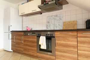 Perfekte WG-Wohnung für Studenten: Helle 3-Raum-Dachgeschosswohnung mit Balkon, Aufzug und EBK – Uhlandstraße 12, 9130 Chemnitz – Vorschaubild 8