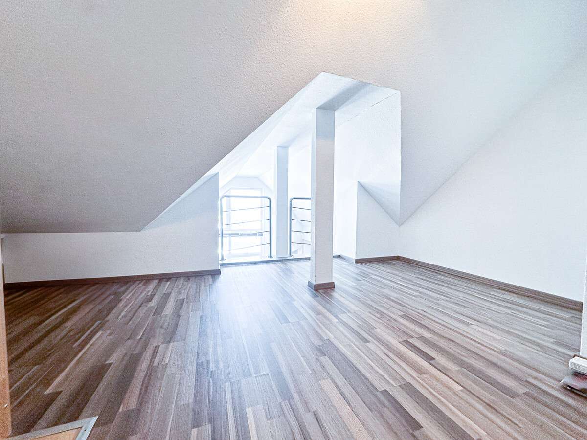 Immobilie in Schaafheim - DIETZ: Lichtdurchflutete 4,5 Zimmer-Maisonette große Dachloggia  - Galerie - Garage - Stellplatz - Bild 15