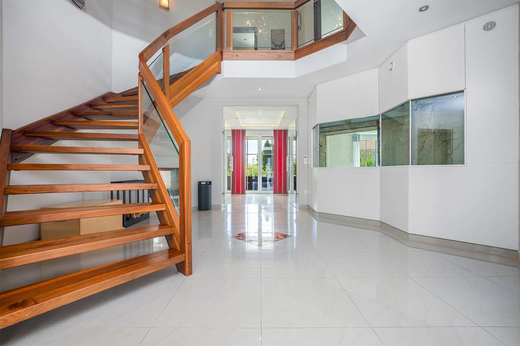 Immobilie in Tussenhausen - Exklusive Villa in idyllischer Lage - Bild 2