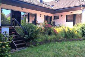 Freist. Walmdachbungalow mit 3 Garagen in zentraler Lage in 41189 MG-Wickrathberg – Die vollständige Adresse der Immobilie erhältst du vom Anbieter., 41189 Wickrathberg, Mönchengladbach – Vorschaubild 2
