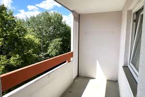 Helle 3-Zi.-Wohnung mit Loggia und weitläufigem Blick ins Grüne in Großhadern - Blumenau – Die vollständige Adresse der Immobilie erhältst du vom Anbieter., 80689 Blumenau, München – Vorschaubild 12