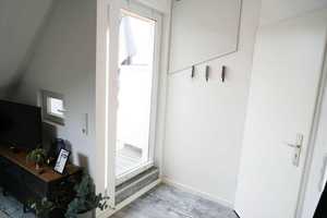 Möblierte 1,5-Zimmer-DG-Wohnung im Severinsviertel – Köln – Vorschaubild 2