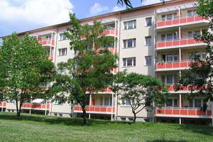 Bezugsfertige 3-R.-Whg. im EG mit Dusche und Balkon