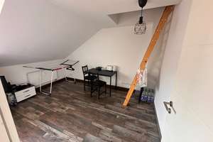 Charmante 2-Zimmer-Dachgeschosswohnung im Herzen von Aachen (teilmöbiliert) – Beeckstraße 1-3, 52062 Kaiserplatz, Aachen – Vorschaubild 2
