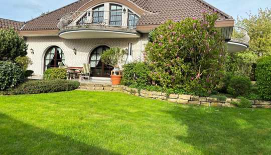 Bild von Elegantes Architekten 1 - 2 Familienhaus mit schönem Garten